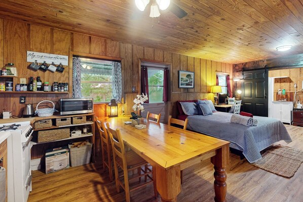 1 bedroom, internet, bed sheets