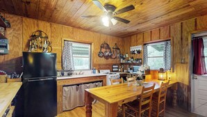 Coffee/tea maker, fridge, microwave, stovetop - 1BR Riverfront w/ Views, Canoe, Grill & Fire Pit (Morriston)
