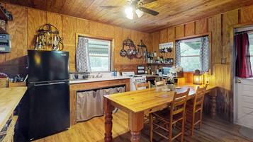 Réfrigérateur, micro-ondes, plaque de cuisson, cafetiÚre/bouilloire