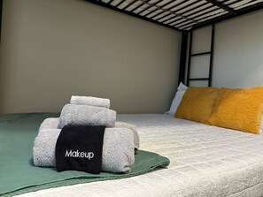 Iron/ironing board, WiFi, bed sheets - Pool, A+ location, washer/dryer, LongStayDiscounts (Sherman)
