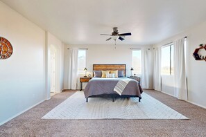 5 bedrooms, iron/ironing board, travel cot, Internet - 4BR Home w/ Pool, Hot Tub & Game Room (Laveen)