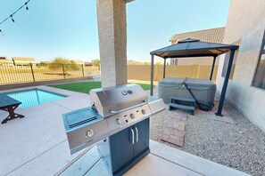 Terrace/patio - 4BR Home w/ Pool, Hot Tub & Game Room (Laveen)