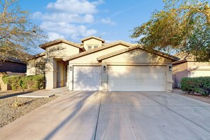 Exterior - 4BR Home w/ Pool, Hot Tub & Game Room (Laveen)