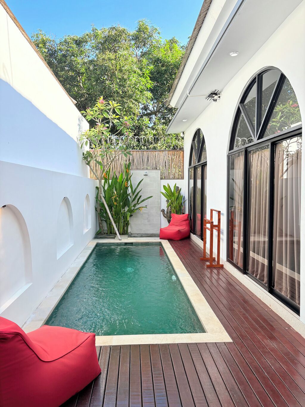 Hồ bơi ngoài trời 