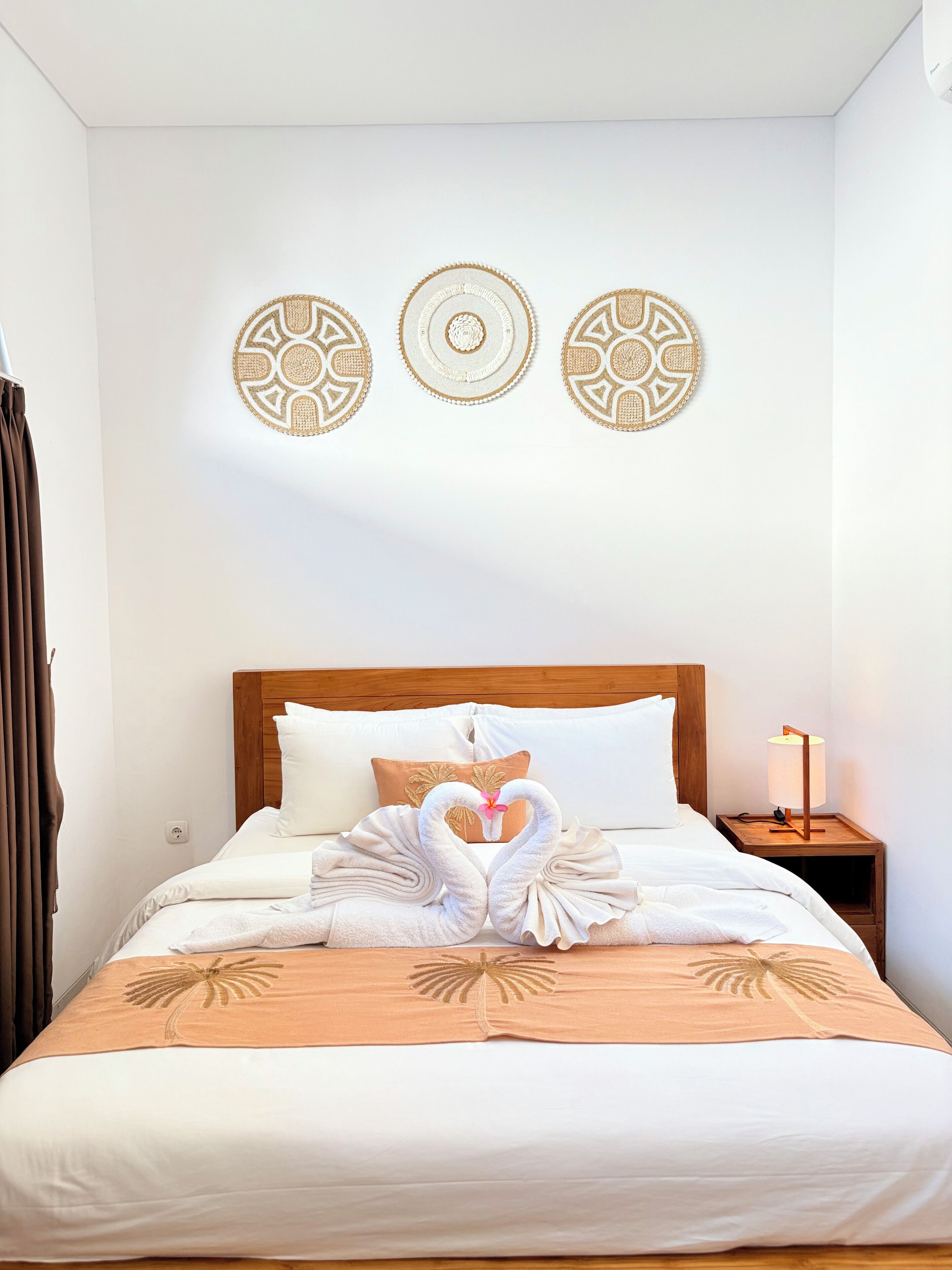 Biệt thự Deluxe, 2 phòng ngủ, quang cảnh hồ bơi | Két bảo mật tại phòng, bàn, khu vực làm việc phù hợp cho laptop 