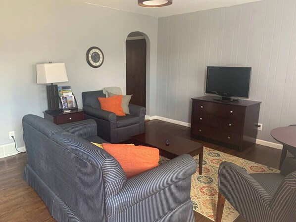 TV - Wonderful 2-bedroom apartment with AC in adorable Scottsbluff (Scottsbluff)