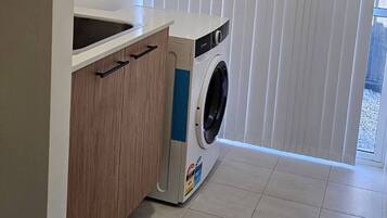 House, 4 Bedrooms, City View | Laundry