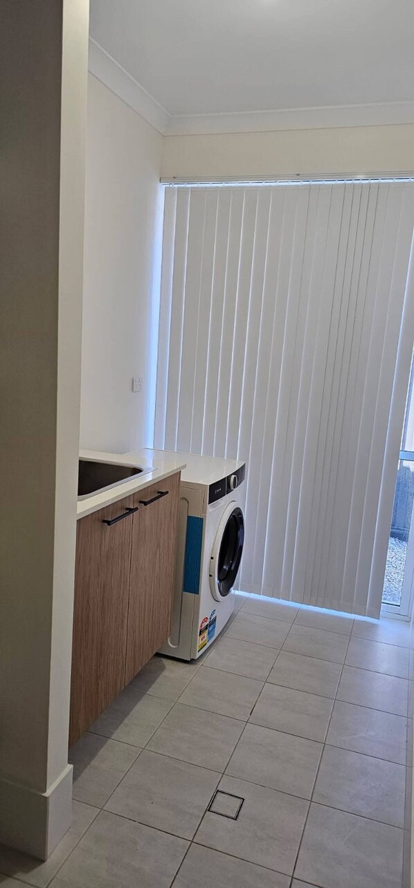 บ้านพัก, 4 ห้องนอน, วิวเมือง | บริการซักรีด