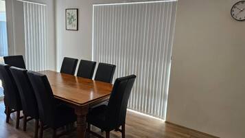 House, 4 Bedrooms, City View | Dining room