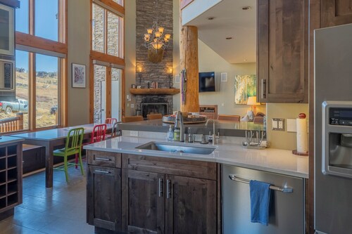Ski-in/ski-out 4-bedroom townhome in Crested Butte!