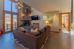 Living area - Ski-in/ski-out 4-bedroom townhome in Crested Butte! (Gunnison)
