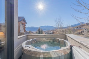 Outdoor spa tub - Ski-in/ski-out 4-bedroom townhome in Crested Butte! (Gunnison)