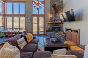 Living area - Ski-in/ski-out 4-bedroom townhome in Crested Butte! (Gunnison)
