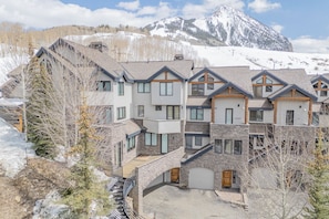 Exterior - Ski-in/ski-out 4-bedroom townhome in Crested Butte! (Gunnison)