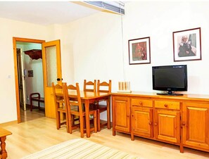 Apartment | Dining - Modern Apartment Near the Slopes (Monachil)