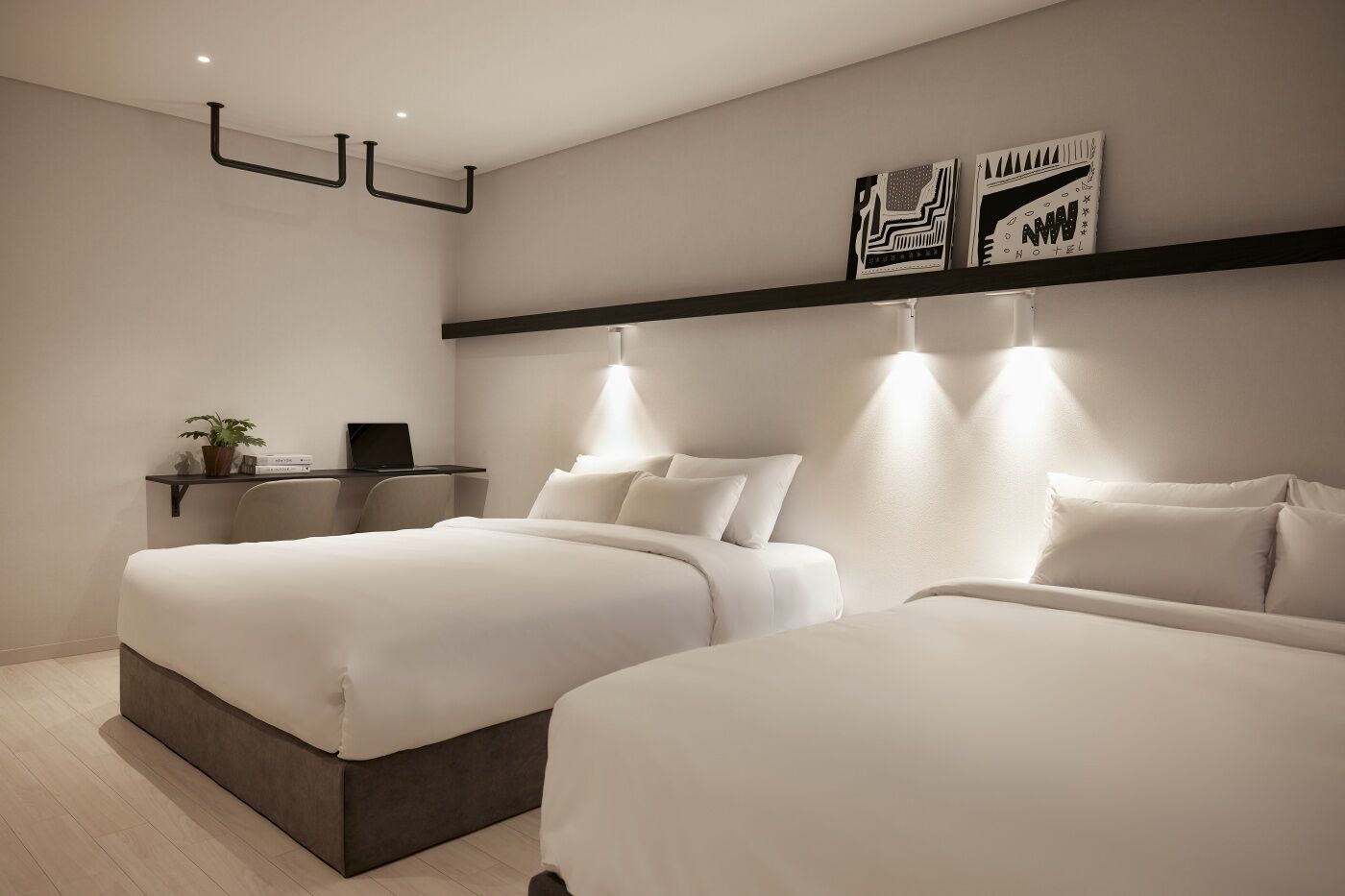 Executive Twin Room | Desk, laptop workspace, blackout curtains, bed sheets