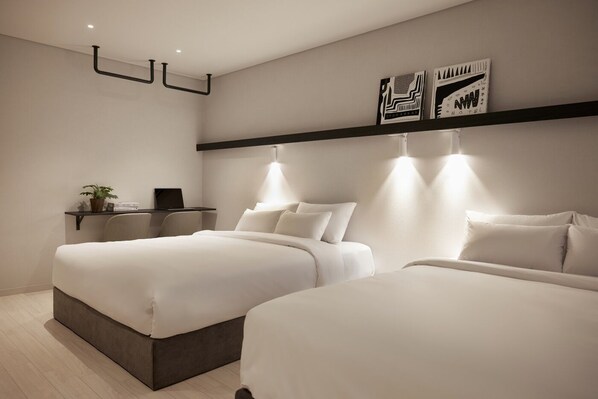 Executive Twin Room | Desk, laptop workspace, blackout drapes, bed sheets - Yeouido Park Hotel (Seoul)