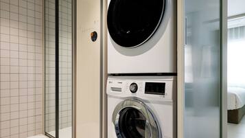 Junior suite | Een bureau, een laptopwerkplek, verduisterende gordijnen, beddengoed