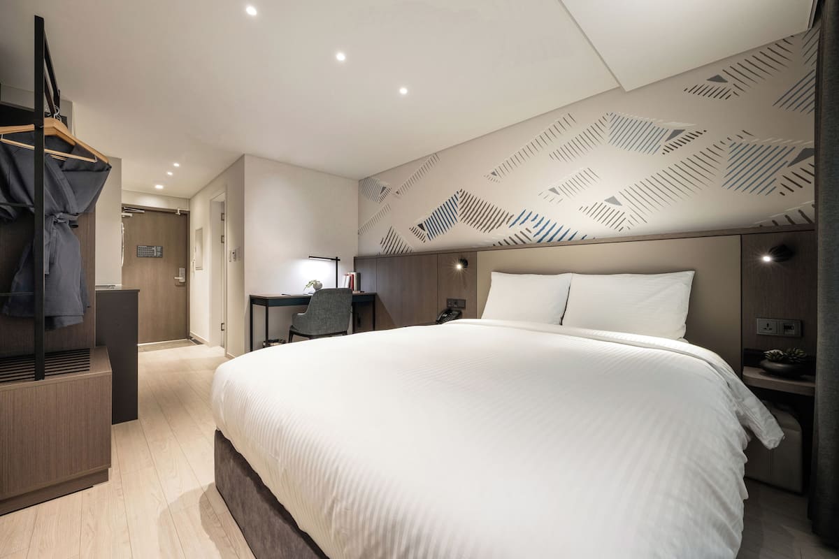 Habitación Deluxe | Escritorio, espacio para trabajar con un portátil, cortinas opacas