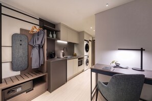 Deluxe Room | Living area | 55-inch Smart TV with cable channels, heated floors