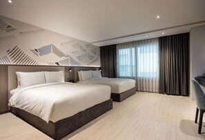 Executive Twin kamer | Een bureau, een laptopwerkplek, verduisterende gordijnen, beddengoed