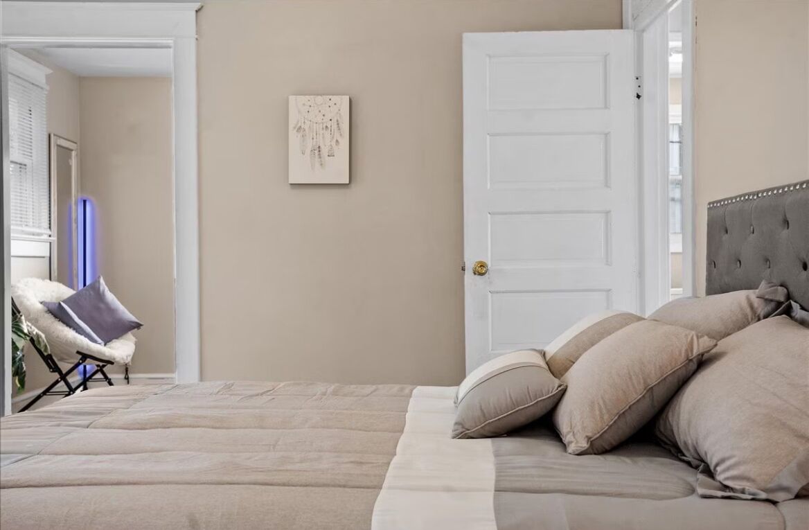 Iron/ironing board, WiFi, bed sheets