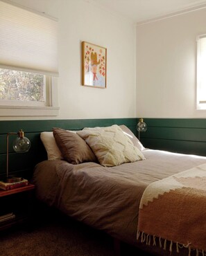 1 bedroom, desk, free WiFi, bed sheets