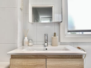 Apartment, 2 Bedrooms, Accessible, City View | Bathroom - Central Bondi Getaway - up to 8 Guest (Sydney)