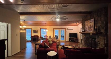 Gorgeous 2-bedroom cabin located in rural NE Arknasas perfect for getaways.