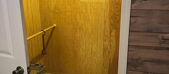 Gorgeous 2-bedroom cabin located in rural NE Arknasas perfect for getaways.