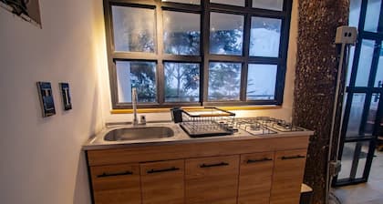Sunrise Mountain Cabin with beautiful view and Jacuzzi, Pet friendly
