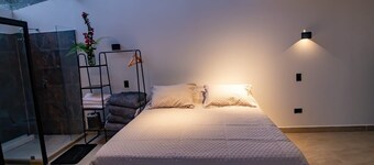 Sunrise Mountain Cabin with beautiful view and Jacuzzi, Pet friendly