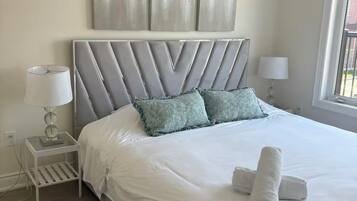 Desk, iron/ironing board, WiFi, bed sheets