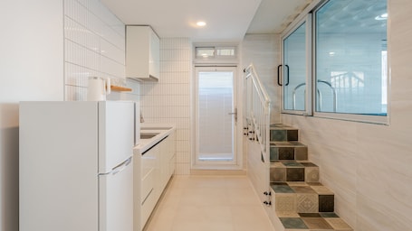 Basic Room, 1 Bedroom (Room 201 (Oceanview/Spa/Private Pool)) | 1 bedroom, free WiFi