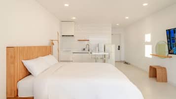 Basic Room, 1 Bedroom (Room 304 (Oceanview/Spa)) | 1 bedroom, free WiFi