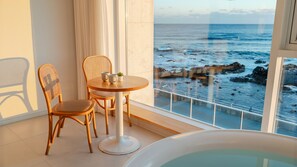 Basic Room, 1 Bedroom (Room 304 (Oceanview/Spa)) | 1 bedroom, free WiFi