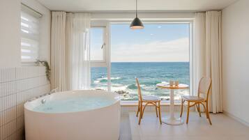 Basic Room, 1 Bedroom (Room 402 (Oceanview/Spa)) | 1 bedroom, free WiFi