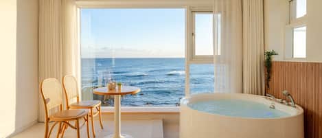 Basic Room, 1 Bedroom (Room 304 (Oceanview/Spa)) | 1 bedroom, free WiFi