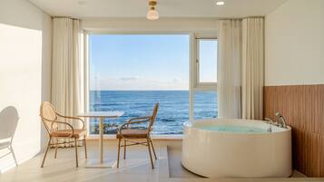 Basic Room, 1 Bedroom (Room 303 (Oceanview/Spa)) | 1 bedroom, free WiFi