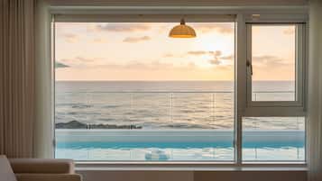 Basic Room, 1 Bedroom (Room 202 (Oceanview/Family/Spa)) | 1 bedroom, free WiFi