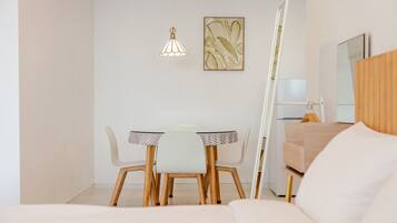 Basic-Zimmer, 1 Schlafzimmer (Room 201 (Oceanview/Spa/Private Pool)) | 1 Schlafzimmer, kostenloses WLAN