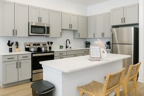 Fridge, microwave, oven, stovetop - Stunning 1BR Getaway w/ Gym, Washer/Dryer + Pool (Sherman)