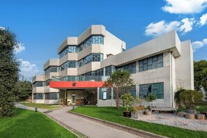 المنشأة من الخارج