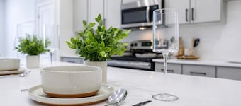 Relaxing Modern Stay - WorkerFriendly w/ Pool+Gym