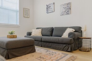 Living area - Stunning, A+Location, WorkerFriendly, Washer, Pool (Sherman)