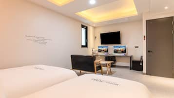 Family Suite | Laptop workspace, free WiFi