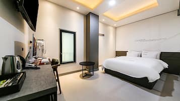 スタンダード ダブルルーム | デスク、ノートパソコン用作業スペース、WiFi (無料)