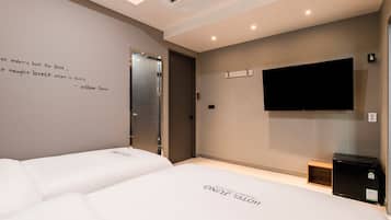 Family Double or Twin Room | Desk, laptop workspace, free WiFi