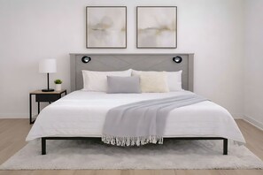 WiFi, bed sheets - Modern WorkFriendly Retreat w/ Fast WiFi+Gym-Lndry (Sherman)