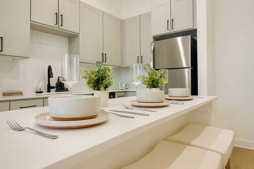 Modern WorkFriendly Retreat w/ Fast WiFi+Gym-Lndry